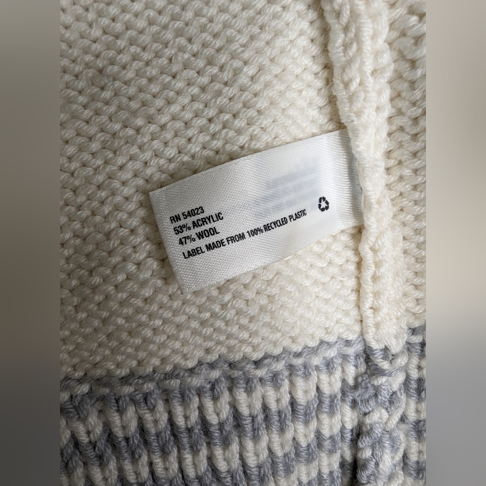 Gap grey/ivory stripe knit cardigan. Size S. - Picture 5 of 5